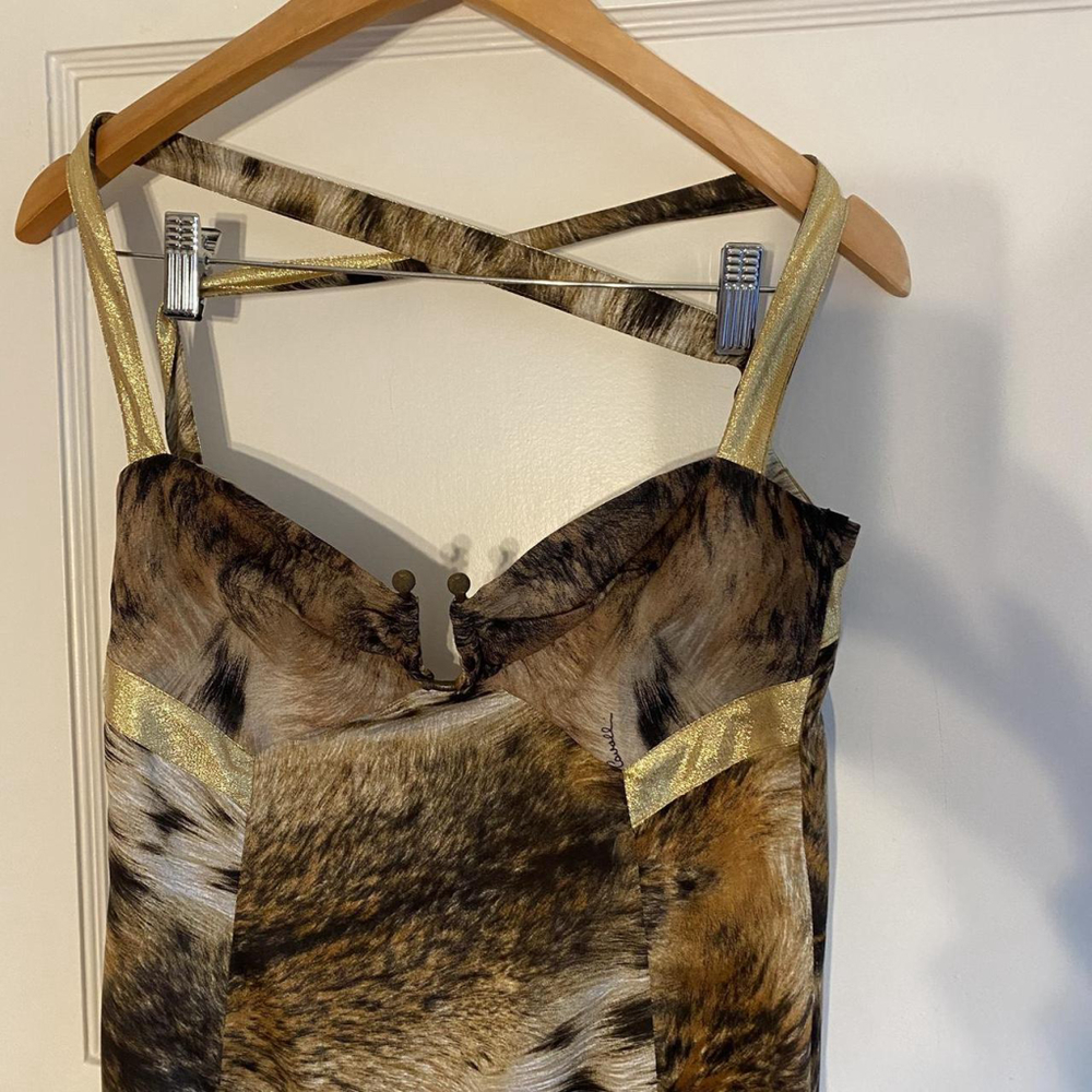 Dresses - Picture 2 of 6